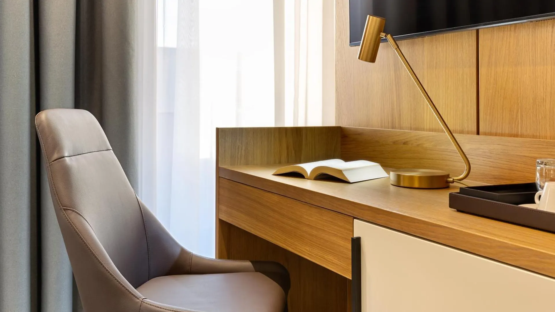 Mercure Tirana 4*,