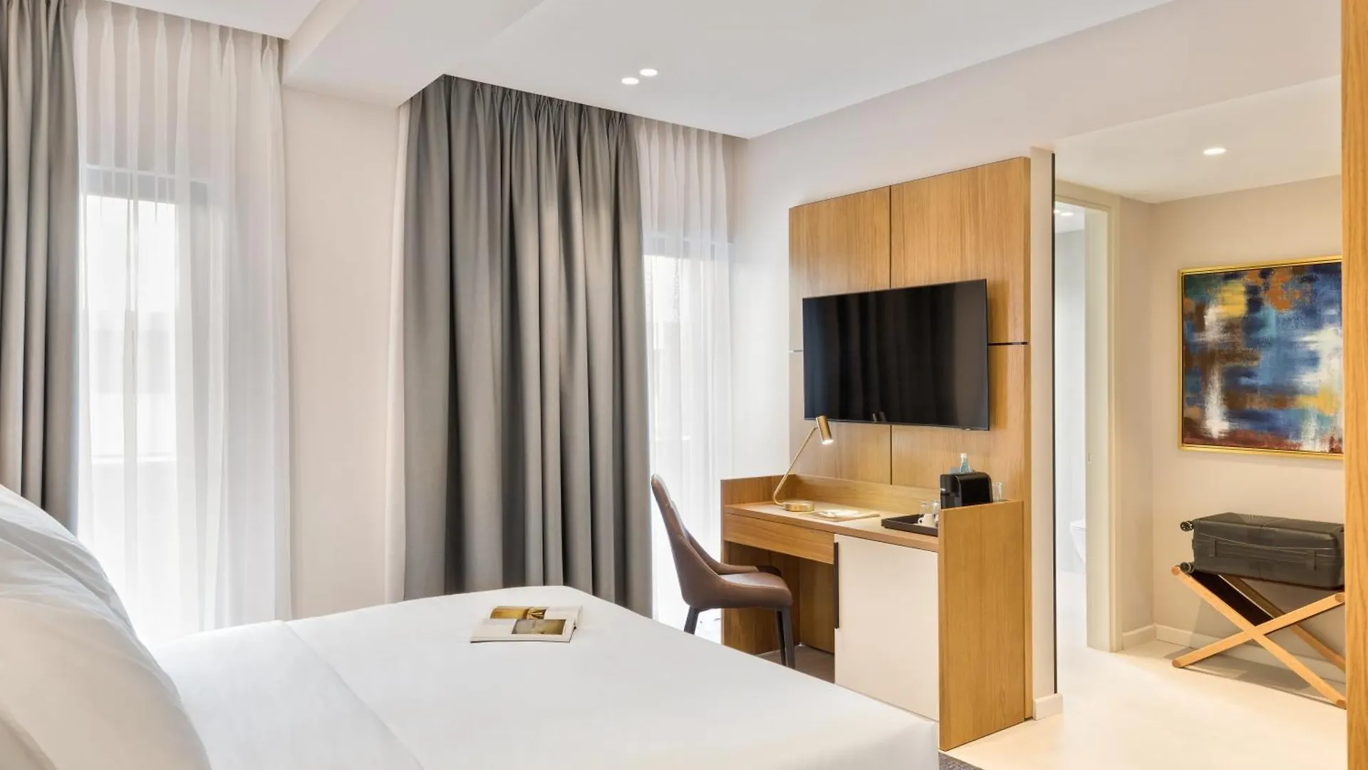 Mercure Tirana 4*,  Albânia