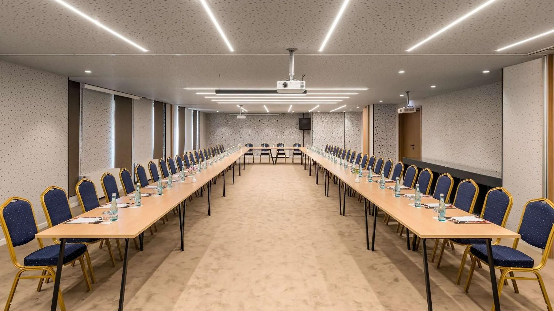 **** Hotel Mercure Tirana Albânia